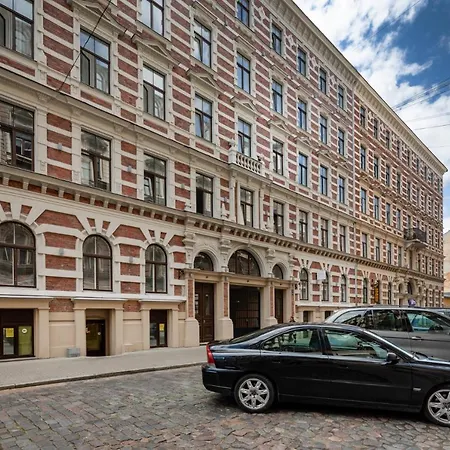 Modern Design In Center شقة